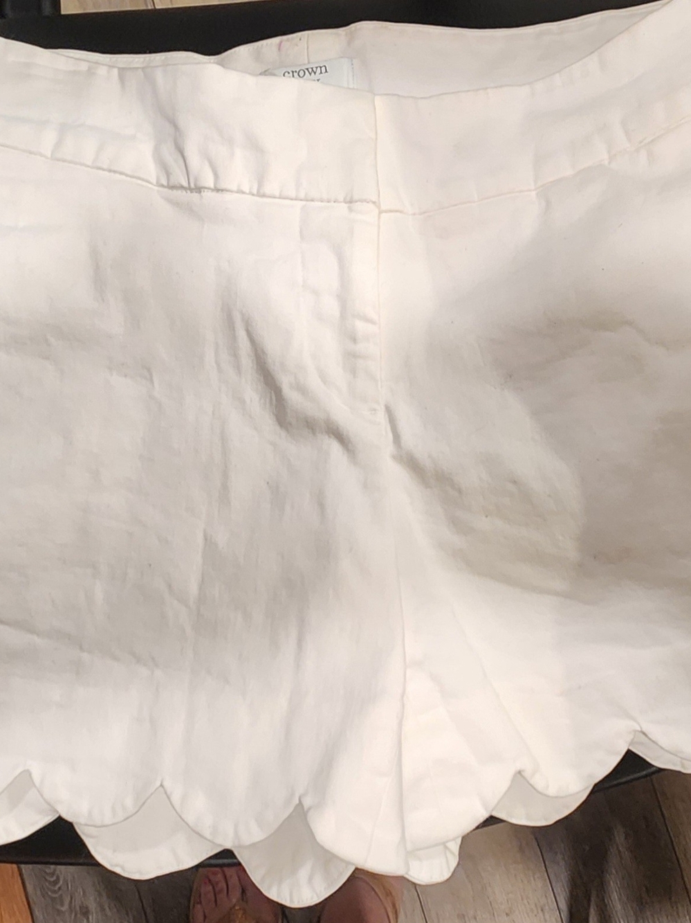crown & ivy White Scalloped Hem High-Waist Shorts